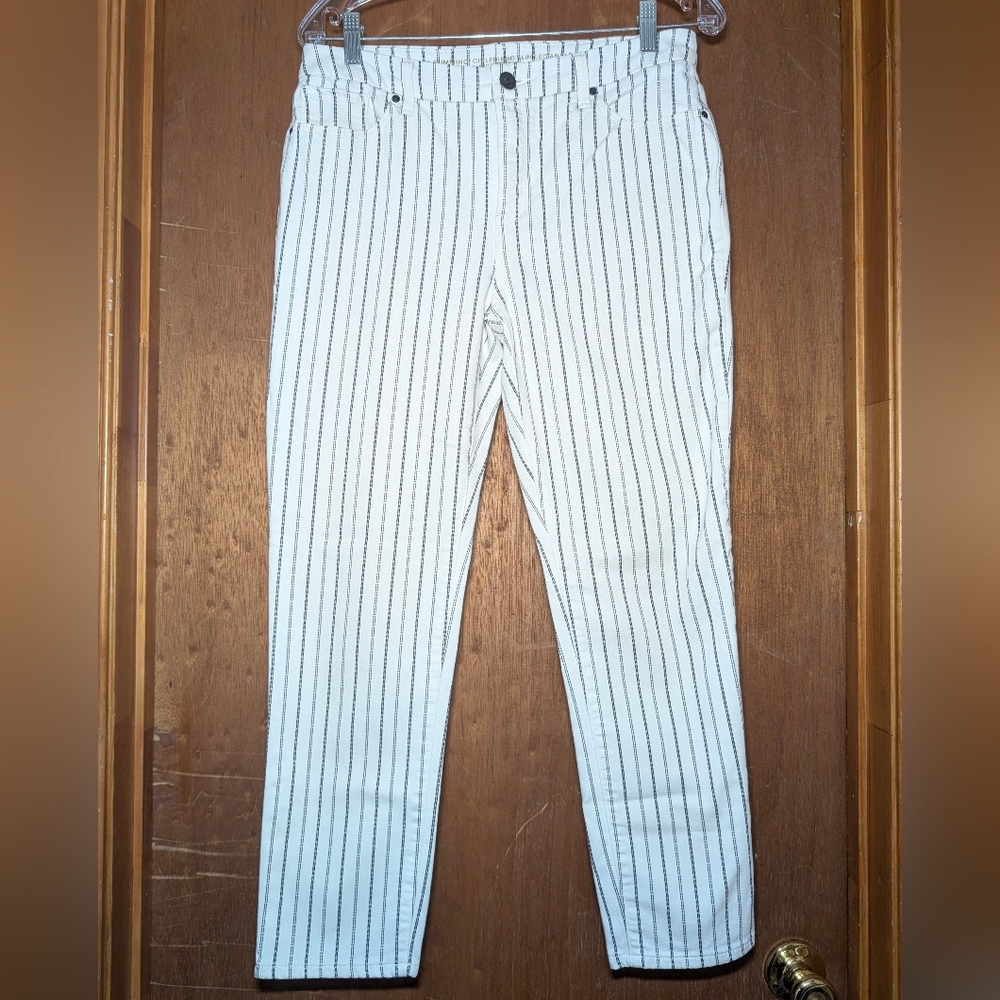 Chico's sz 6 So Slimming Girlfriend Slim Leg Ankle Jeans Pinstripe Off White